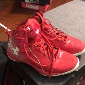 Gently used women’s basketball shoe